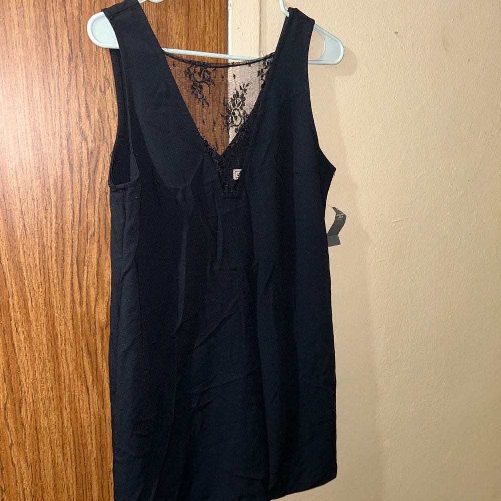 Abercrombie & Fitch women size medium short front chest like a flower design